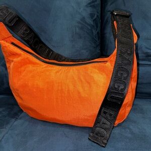 Medium Nasturtium (Orange) Baggu Crescent Bag
